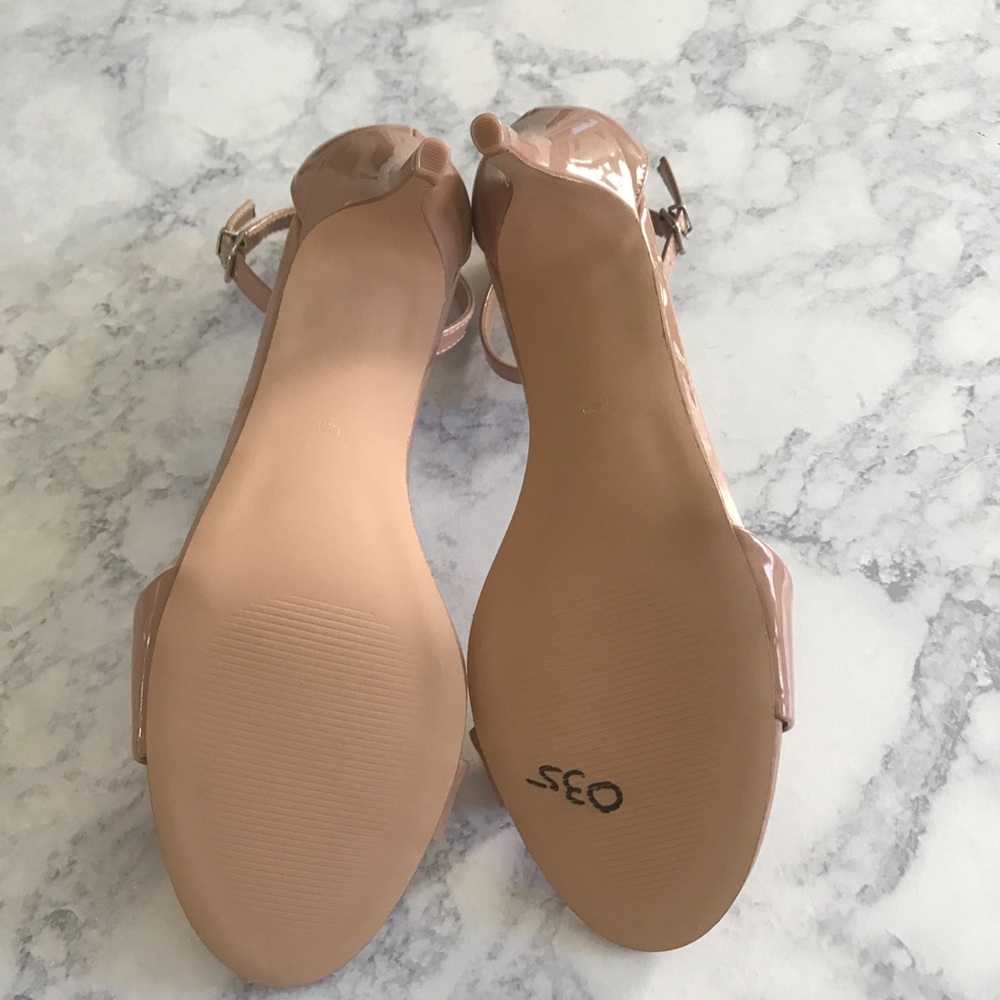๐ Steve Madden Nude Heels - Picture 2 of 2
